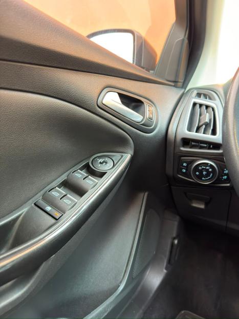 FORD Focus Sedan 2.0 16V 4P FLEX TITANIUM PLUS POWERSHIFT AUTOM�TICO, Foto 19
