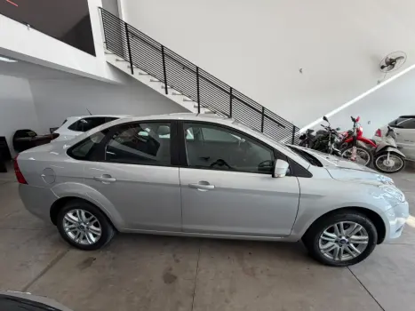 FORD Focus Sedan 2.0 16V 4P, Foto 2