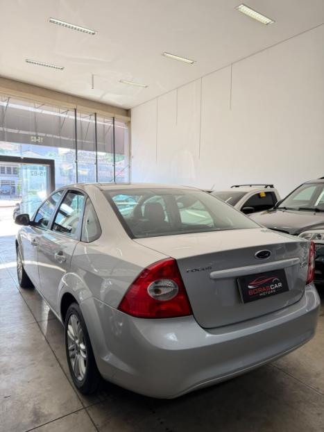 FORD Focus Sedan 2.0 16V 4P, Foto 3