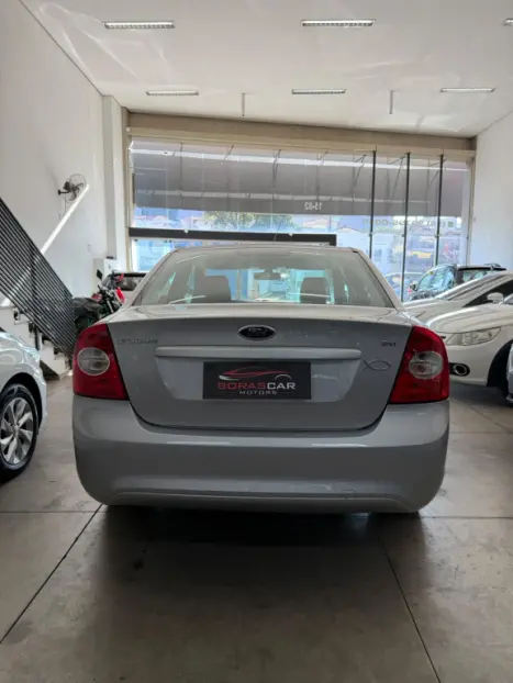 FORD Focus Sedan 2.0 16V 4P, Foto 4