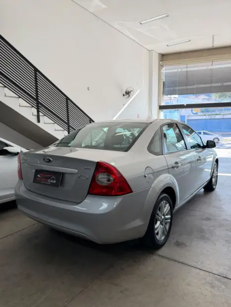 FORD Focus Sedan 2.0 16V 4P, Foto 5