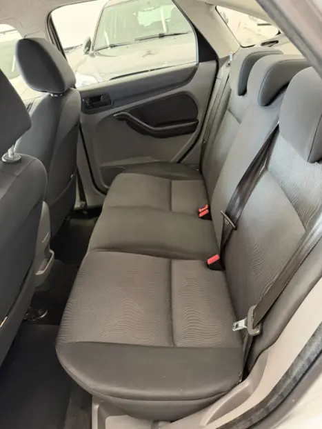 FORD Focus Sedan 2.0 16V 4P, Foto 8