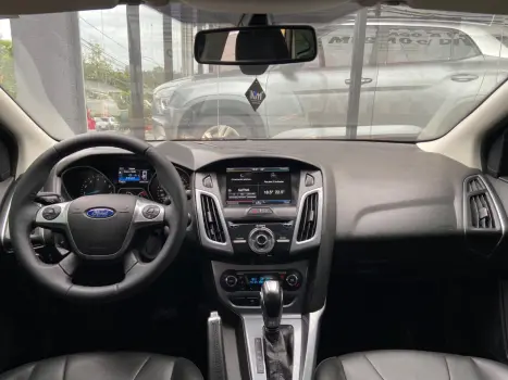 FORD Focus Sedan 2.0 16V 4P FLEX TITANIUM POWERSHIFT AUTOMÁTICO, Foto 9