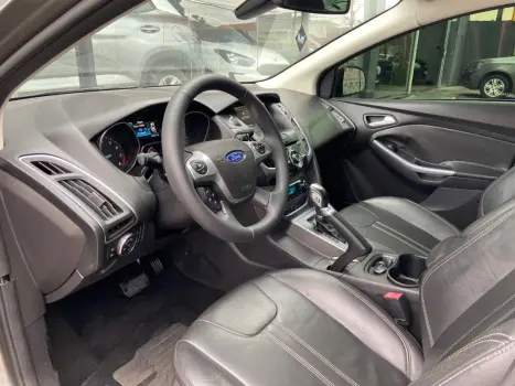 FORD Focus Sedan 2.0 16V 4P FLEX TITANIUM POWERSHIFT AUTOMÁTICO, Foto 10