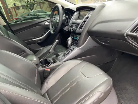 FORD Focus Sedan 2.0 16V 4P FLEX TITANIUM POWERSHIFT AUTOMÁTICO, Foto 11