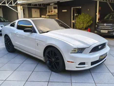FORD Mustang 3.7 V6 24V COUP�, Foto 1