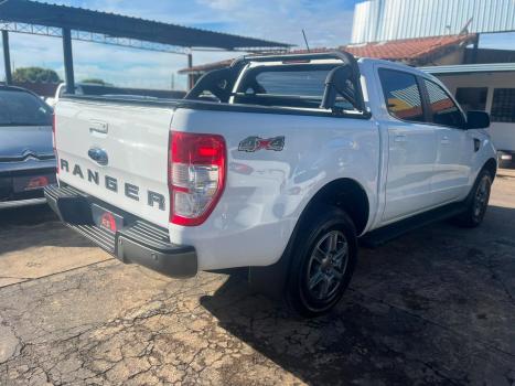 FORD Ranger 2.2 16V XLS DIESEL 4X4 CABINE DUPLA AUTOM�TICO, Foto 4
