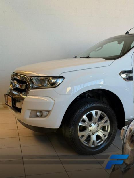 FORD Ranger 3.2 20V XLT 4X4 CABINE DUPLA TURBO DIESEL AUTOM�TICO, Foto 17