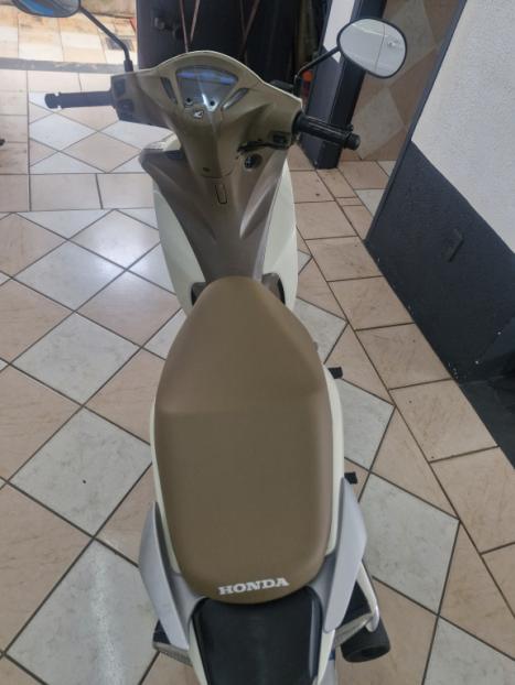 HONDA Biz 125 EX, Foto 6