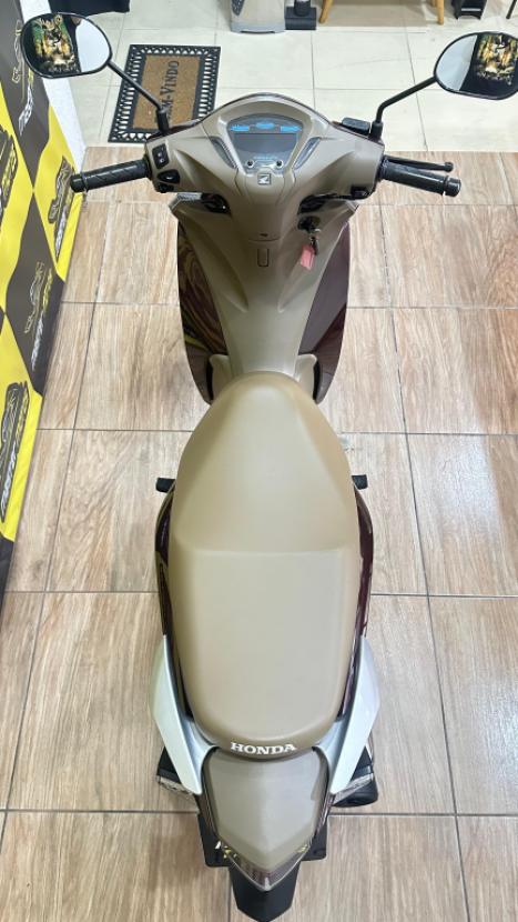 HONDA Biz 125 EX, Foto 6