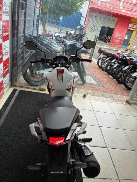 HONDA CB 250 F Twister , Foto 5