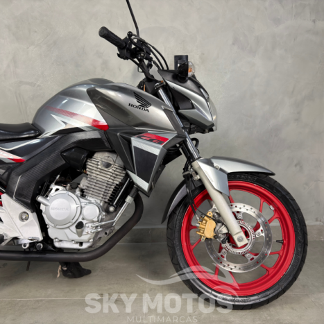 HONDA CB 250 F Twister , Foto 3