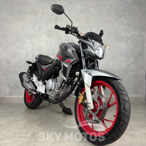 HONDA CB 250 F Twister , Foto 4