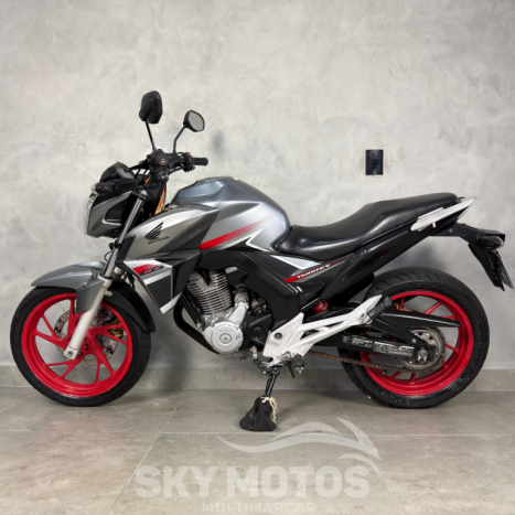 HONDA CB 250 F Twister , Foto 10