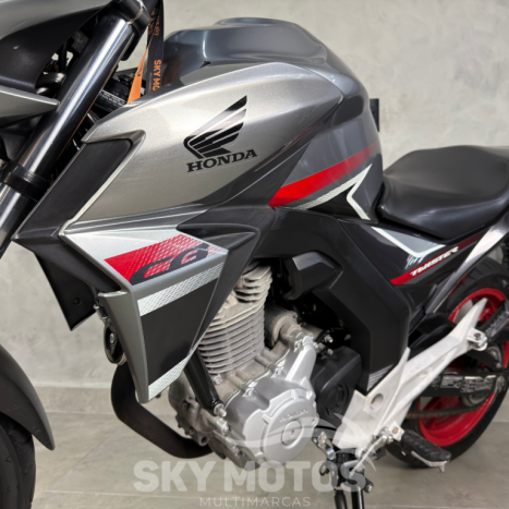 HONDA CB 250 F Twister , Foto 14