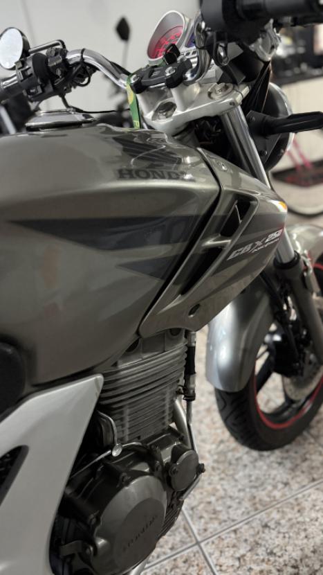 HONDA CB 250 F Twister , Foto 3
