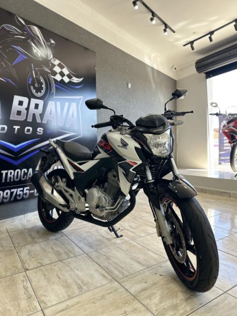 HONDA CB 250 F Twister , Foto 3