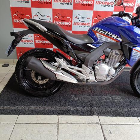 HONDA CB 300 F Twister FLEX ABS, Foto 2