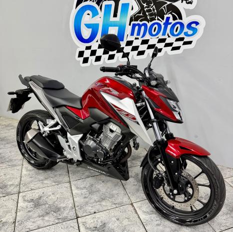 HONDA CB 300 F Twister FLEX ABS, Foto 3