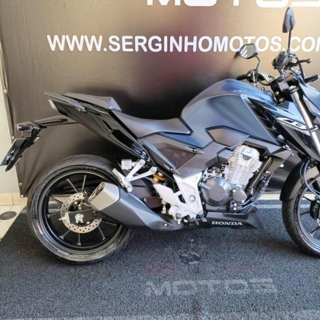 HONDA CB 300 F Twister FLEX ABS, Foto 2