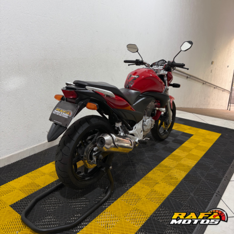 HONDA CB 300 R ESPECIAL EDITION, Foto 3