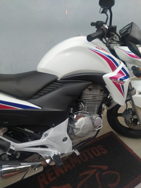 HONDA CB 300 R ESPECIAL EDITION, Foto 3