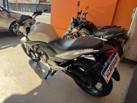 HONDA CB 300 R ESPECIAL EDITION, Foto 2