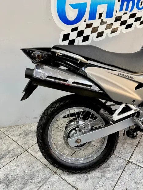 HONDA NX Falcon 400, Foto 3
