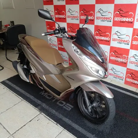 HONDA PCX 150 DLX, Foto 2