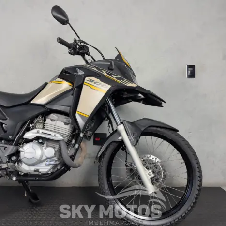 HONDA XRE 300 ADVENTURE, Foto 3