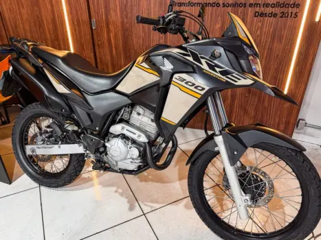 HONDA XRE 300 ADVENTURE, Foto 3