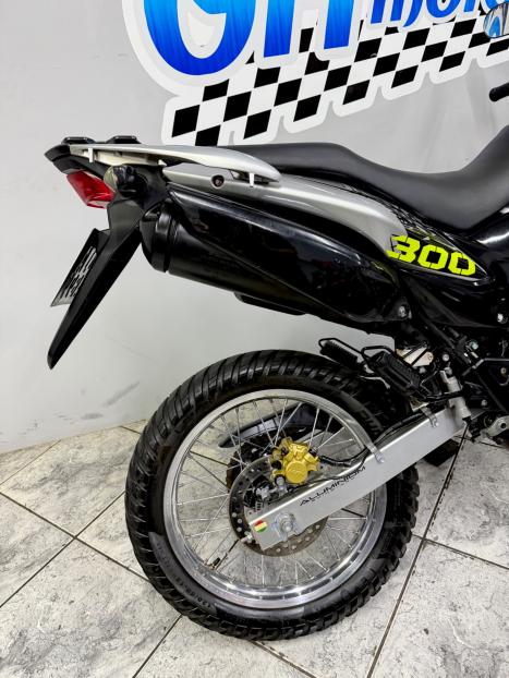 HONDA XRE 300 ADVENTURE, Foto 4