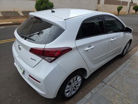 HYUNDAI HB 20 Hatch 1.6 16V 4P FLEX COMFORT PLUS AUTOM�TICO, Foto 5