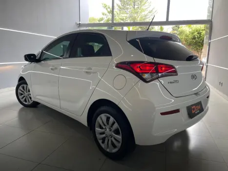 HYUNDAI HB 20 Hatch 1.6 16V 4P FLEX COMFORT PLUS AUTOM�TICO, Foto 4