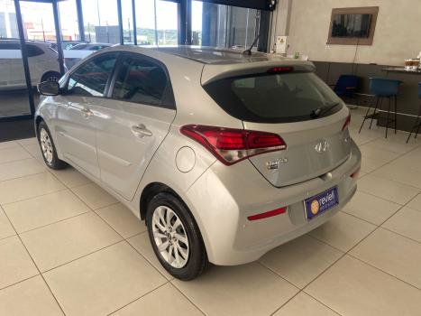 HYUNDAI HB 20 Hatch 1.6 16V 4P FLEX COMFORT PLUS AUTOM�TICO, Foto 4