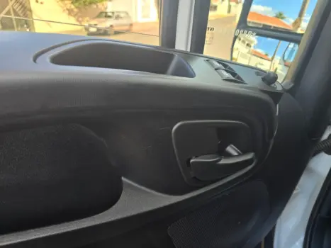 IVECO Daily 30-160 3.0 TURBO DIESEL  CHASSI CABINE SIMPLES, Foto 15