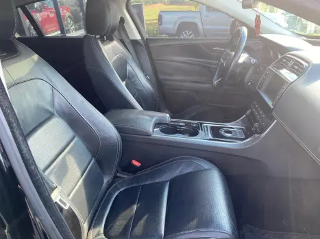 JAGUAR XE 2.0 16V 4P SI4 R-SPORT TURBO AUTOMTICO, Foto 13