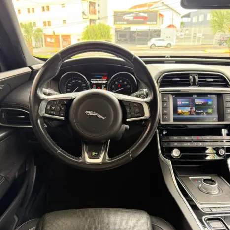 JAGUAR XE 2.0 16V 4P R-SPORT 250 TURBO AUTOM�TICO, Foto 14