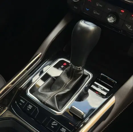 JEEP Commander 2.0 16V 4P TD380 OVERLAND 4X4 TURBO DIESEL AUTOM�TICO AT9, Foto 5