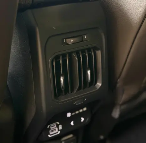 JEEP Commander 2.0 16V 4P TD380 OVERLAND 4X4 TURBO DIESEL AUTOM�TICO AT9, Foto 9