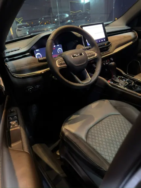 JEEP Commander 2.2 TURBO DIESEL OVERLAND 4X4 AUTOM�TICO AT9, Foto 13