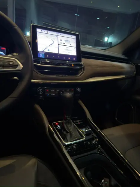 JEEP Commander 2.2 TURBO DIESEL OVERLAND 4X4 AUTOM�TICO AT9, Foto 16