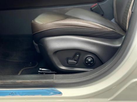 JEEP Commander 2.2 TURBO DIESEL OVERLAND 4X4 AUTOMÁTICO AT9, Foto 9