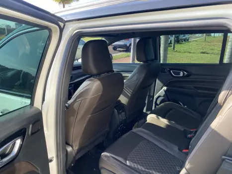 JEEP Commander 2.2 TURBO DIESEL OVERLAND 4X4 AUTOM�TICO AT9, Foto 10