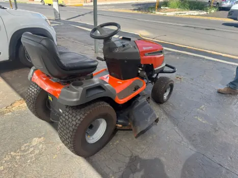 JOHN DEERE 5078 E, Foto 3