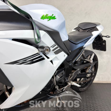 KAWASAKI Ninja 300 , Foto 16