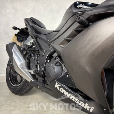KAWASAKI Ninja 300 , Foto 6