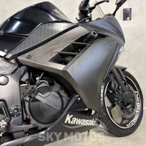 KAWASAKI Ninja 300 , Foto 8