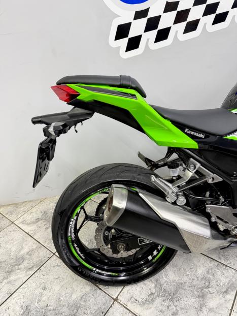 KAWASAKI Ninja 300 ABS, Foto 4
