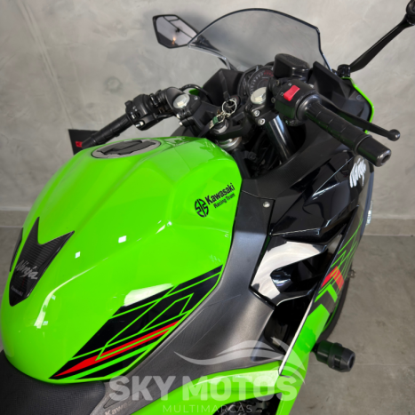 KAWASAKI Ninja 400 , Foto 10